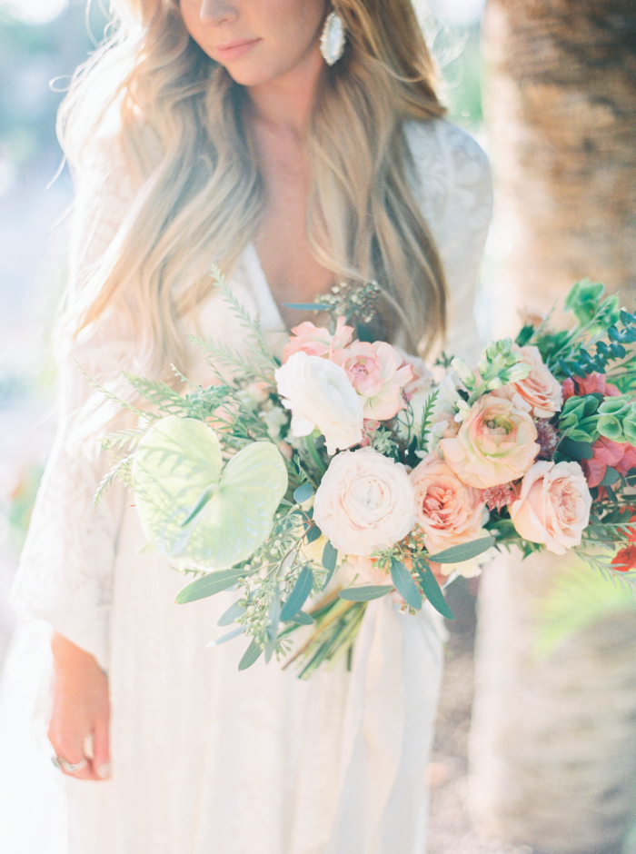 royal palms, bride with bouquet